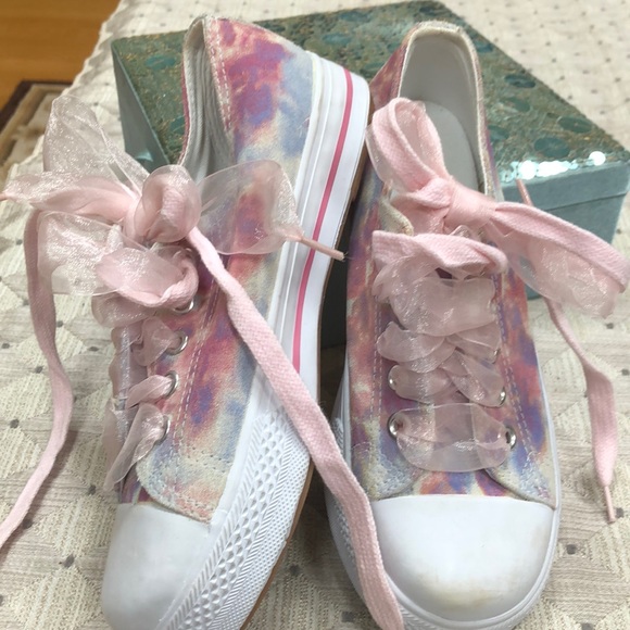 BASS GIRLS SUEDE ABSTRACT SNEAKER NEW - Picture 1 of 15